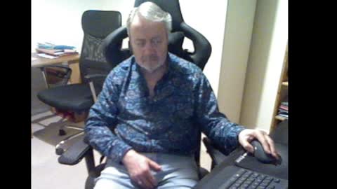 erasmus_d online show from 01-02-25, 06:12