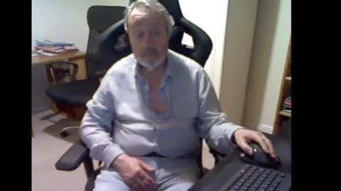 erasmus_d online show from 02-11-25, 06:44