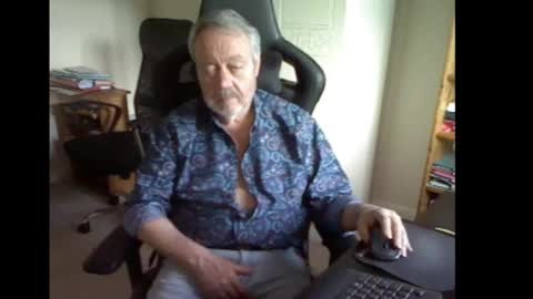 erasmus_d online show from 03-08-25, 05:43