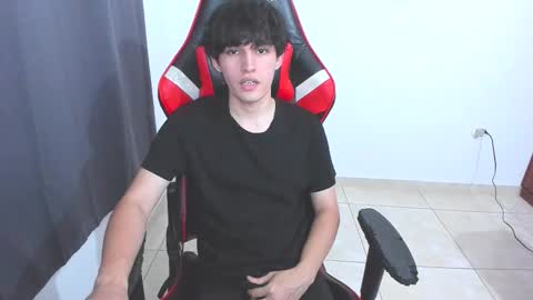 Snapshot of eren_tatakae chatting on 10-10-25, 02:32 eren_tatakae online show from 10-10-25, 02:32