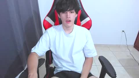 Snapshot of eren_tatakae chatting on 10-15-25, 02:01 eren_tatakae online show from 10-15-25, 02:01