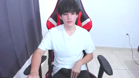 Snapshot of eren_tatakae chatting on 10-17-25, 06:32 eren_tatakae online show from 10-17-25, 06:32