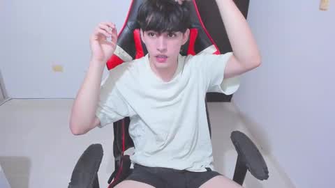 Snapshot of eren_tatakae chatting on 12-05-25, 02:53 eren_tatakae online show from 12-05-25, 02:53