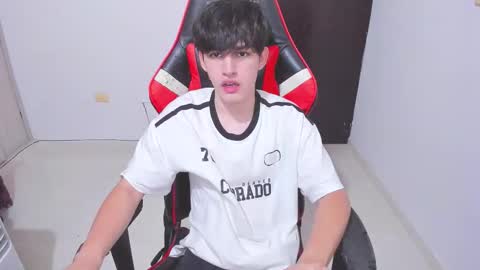 Snapshot of eren_tatakae chatting on 12-18-25, 03:34 eren_tatakae online show from 12-18-25, 03:34