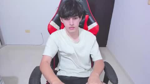 Snapshot of eren_tatakae chatting on 01-05-26, 11:30 eren_tatakae online show from 01-05-26, 11:30