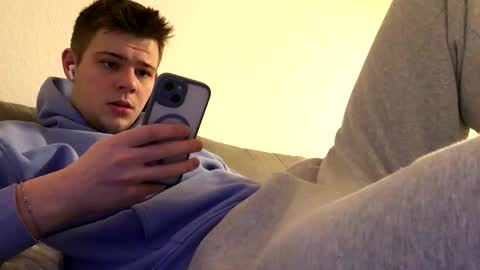 eric123754216 online show from 12-04-25, 03:43