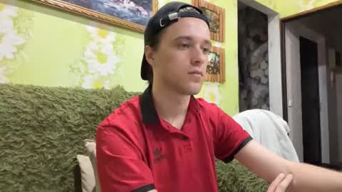 Snapshot of eric_blond chatting on 10-01-25, 08:48 Eric online show from 10-01-25, 08:48