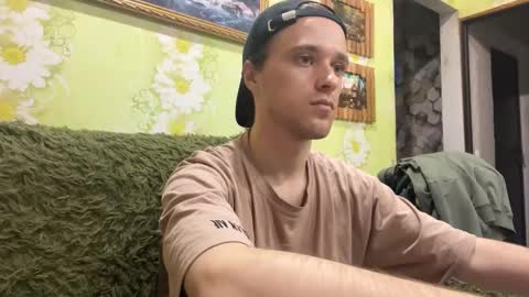 Snapshot of eric_blond chatting on 10-03-25, 02:03 Eric online show from 10-03-25, 02:03