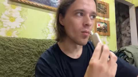 Snapshot of eric_blond chatting on 10-08-25, 06:49 Eric online show from 10-08-25, 06:49