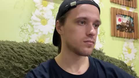 Snapshot of eric_blond chatting on 10-10-25, 03:44 Eric online show from 10-10-25, 03:44