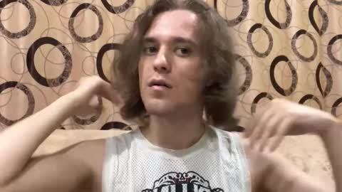 Snapshot of eric_blond chatting on 10-13-25, 06:52 Eric online show from 10-13-25, 06:52