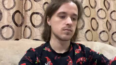 Snapshot of eric_blond chatting on 10-29-25, 03:03 Eric online show from 10-29-25, 03:03