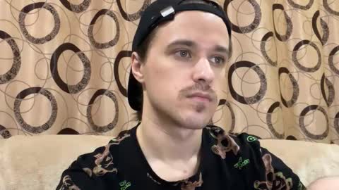 Snapshot of eric_blond chatting on 11-01-25, 02:30 Eric online show from 11-01-25, 02:30