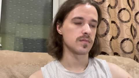 Snapshot of eric_blond chatting on 11-11-25, 05:24 Eric online show from 11-11-25, 05:24