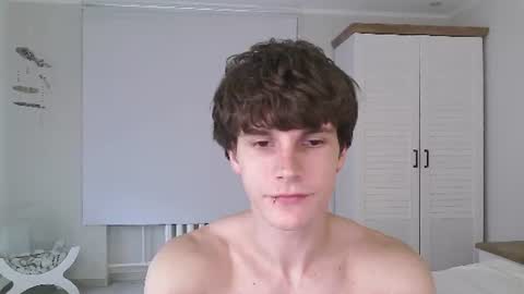 Snapshot of eric_crush chatting on 06-11-26, 04:32 Eric Crush online show from 06-11-26, 04:32