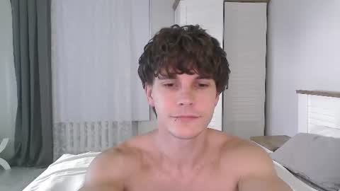 Snapshot of eric_crush chatting on 06-25-26, 04:45 Eric Crush online show from 06-25-26, 04:45