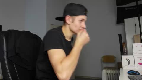 Snapshot of eric_poston chatting on 09-23-25, 07:28 online show from 09-23-25, 07:28