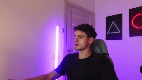 Snapshot of eric_poston chatting on 09-24-25, 01:36 online show from 09-24-25, 01:36