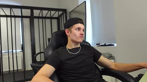 Snapshot of eric_poston chatting on 10-08-25, 12:25 online show from 10-08-25, 12:25