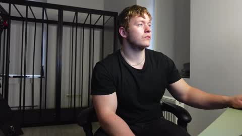 Snapshot of eric_poston chatting on 10-11-25, 05:28 online show from 10-11-25, 05:28