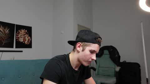 Snapshot of eric_poston chatting on 10-12-25, 05:45 online show from 10-12-25, 05:45