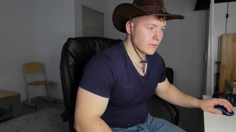 Snapshot of eric_poston chatting on 10-18-25, 05:54 online show from 10-18-25, 05:54