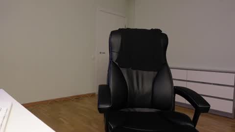 Snapshot of eric_poston chatting on 10-22-25, 08:30 online show from 10-22-25, 08:30