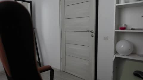 Snapshot of eric_poston chatting on 10-26-25, 07:25 online show from 10-26-25, 07:25