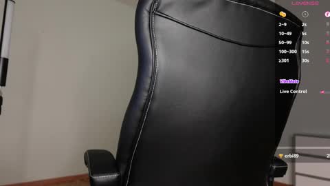 Snapshot of eric_poston chatting on 10-28-25, 02:42 online show from 10-28-25, 02:42