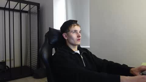 Snapshot of eric_poston chatting on 10-30-25, 09:22 online show from 10-30-25, 09:22