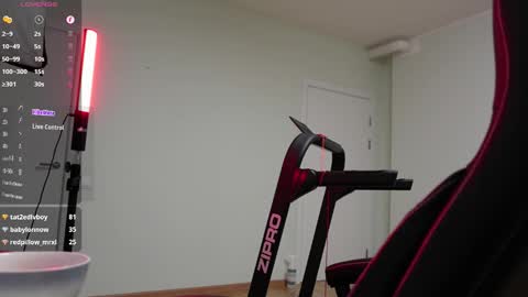 Snapshot of eric_poston chatting on 10-30-25, 09:26 online show from 10-30-25, 09:26