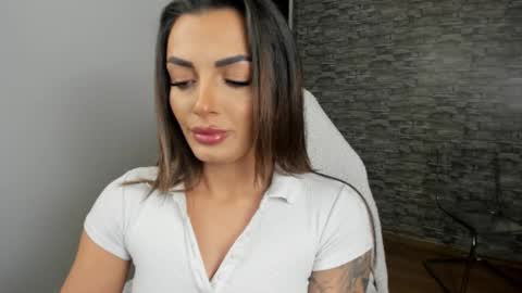 Snapshot of erica_xoo chatting on 10-04-25, 03:48 Riaaa online show from 10-04-25, 03:48