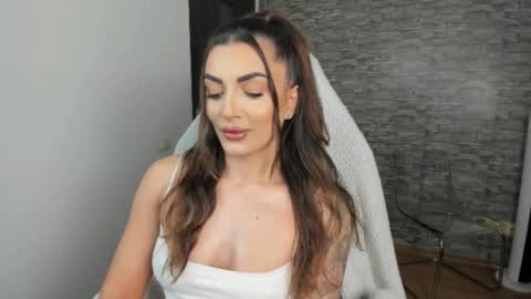 Snapshot of erica_xoo chatting on 10-26-25, 02:12 Riaaa online show from 10-26-25, 02:12