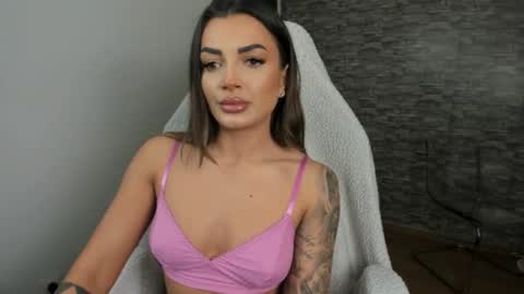 Snapshot of erica_xoo chatting on 10-29-25, 06:15 Riaaa online show from 10-29-25, 06:15