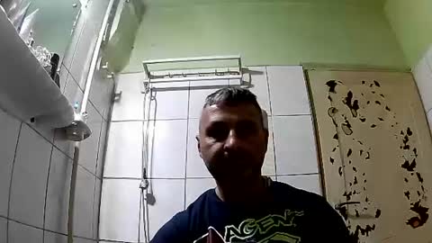 Snapshot of ericboy32 chatting on 12-02-24, 12:19 eric online show from 12-02-24, 12:19