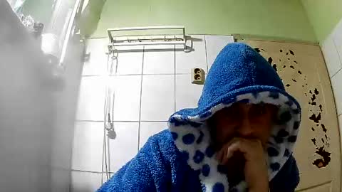 Snapshot of ericboy32 chatting on 12-06-24, 12:38 eric online show from 12-06-24, 12:38