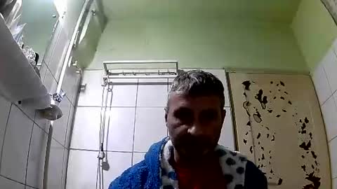 Snapshot of ericboy32 chatting on 12-23-24, 05:54 eric online show from 12-23-24, 05:54