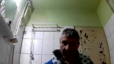 Snapshot of ericboy32 chatting on 12-29-24, 12:52 eric online show from 12-29-24, 12:52