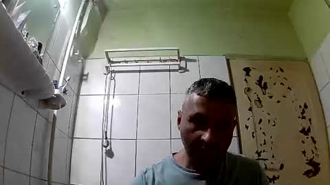 Snapshot of ericboy32 chatting on 01-03-25, 07:38 eric online show from 01-03-25, 07:38