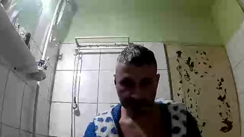 Snapshot of ericboy32 chatting on 01-04-25, 08:59 eric online show from 01-04-25, 08:59