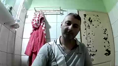 Snapshot of ericboy32 chatting on 01-08-25, 12:06 eric online show from 01-08-25, 12:06