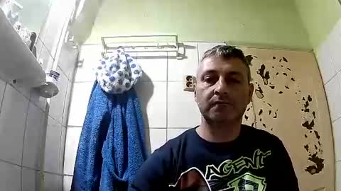 Snapshot of ericboy32 chatting on 01-15-25, 04:04 eric online show from 01-15-25, 04:04