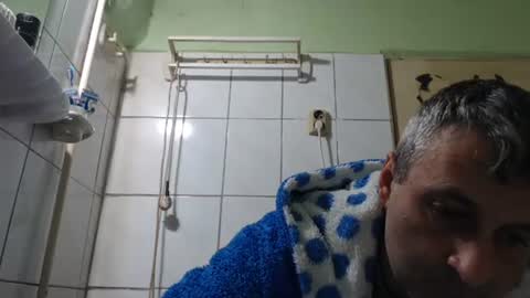 Snapshot of ericboy32 chatting on 02-05-25, 05:53 eric online show from 02-05-25, 05:53