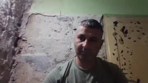 Snapshot of ericboy32 chatting on 09-12-25, 09:15 eric online show from 09-12-25, 09:15