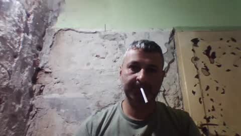 Snapshot of ericboy32 chatting on 09-25-25, 10:57 eric online show from 09-25-25, 10:57