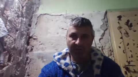 Snapshot of ericboy32 chatting on 10-11-25, 10:19 eric online show from 10-11-25, 10:19