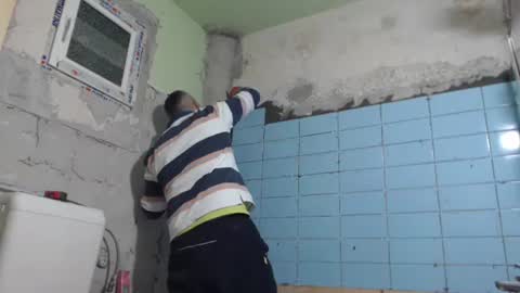 Snapshot of ericboy32 chatting on 10-23-25, 06:17 eric online show from 10-23-25, 06:17