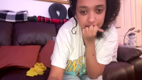 Snapshot of erik339102554 chatting on 12-24-24, 03:37 Lea  Erik online show from 12-24-24, 03:37