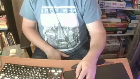 Snapshot of erik_dapper chatting on 06-17-26, 08:28 Erik Dapper online show from 06-17-26, 08:28