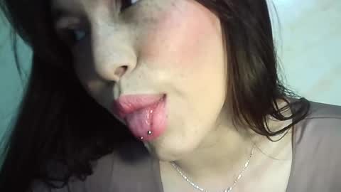 Snapshot of erika_depp chatting on 05-03-26, 02:06 Erika online show from 05-03-26, 02:06